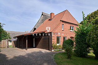 Anbauhaus mit Carport